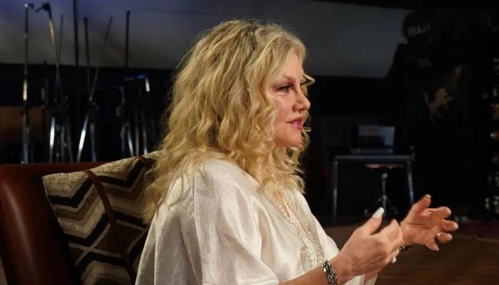 Dolly Parton's sister says even family didn't know about cancer diagnosis