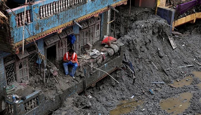 Pakistan sends 100 tonnes of humanitarian aid to disaster-hit Nepal