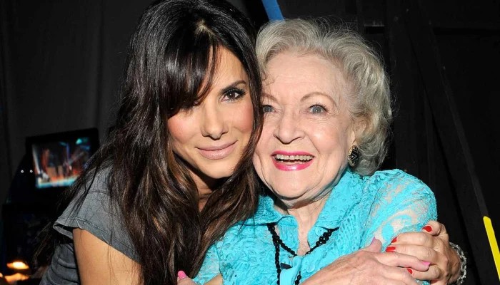 Sandra Bullock recalls working with Betty White on 'The Proposal'