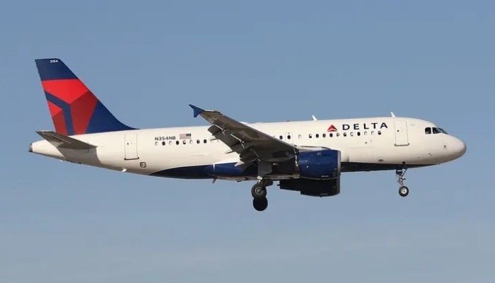 Delta Flight Plunges 27,000 Feet After Oxygen Masks Deploy Midair