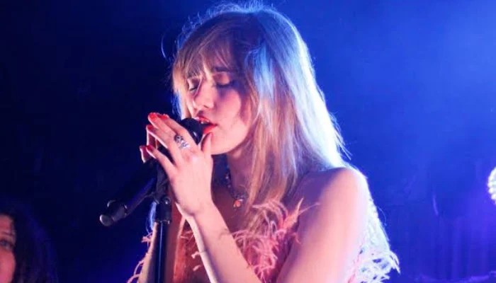 Suki Waterhouse Drops New Bombshell Amid Loveland Tour Buzz