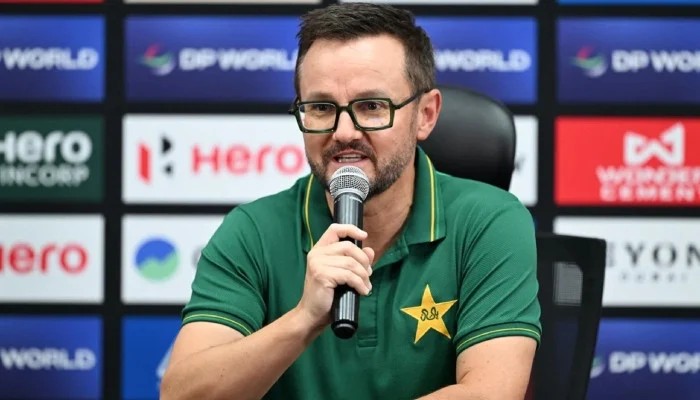 Hesson Clarifies No Role In Selecting Pakistan's Test Squad